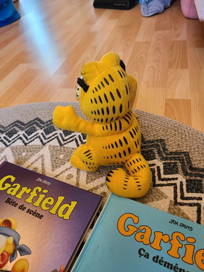 Lot bd + peluche Garfield - photo numéro 5