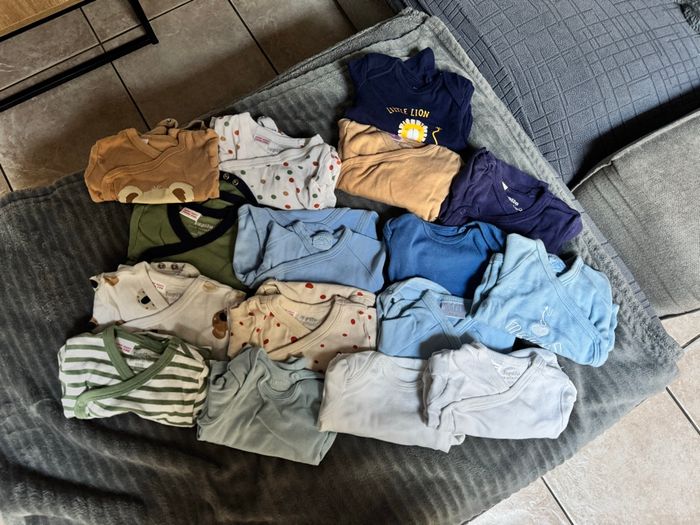 Lot vêtement bébé 1 mois