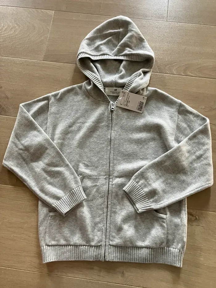 Gilet à capuche zippé cardigan taille 122/128 cm 6/8 ans neuf avec étiquette