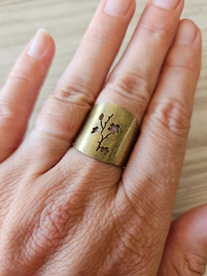 Bague de créateur en laiton neuve - photo numéro 2