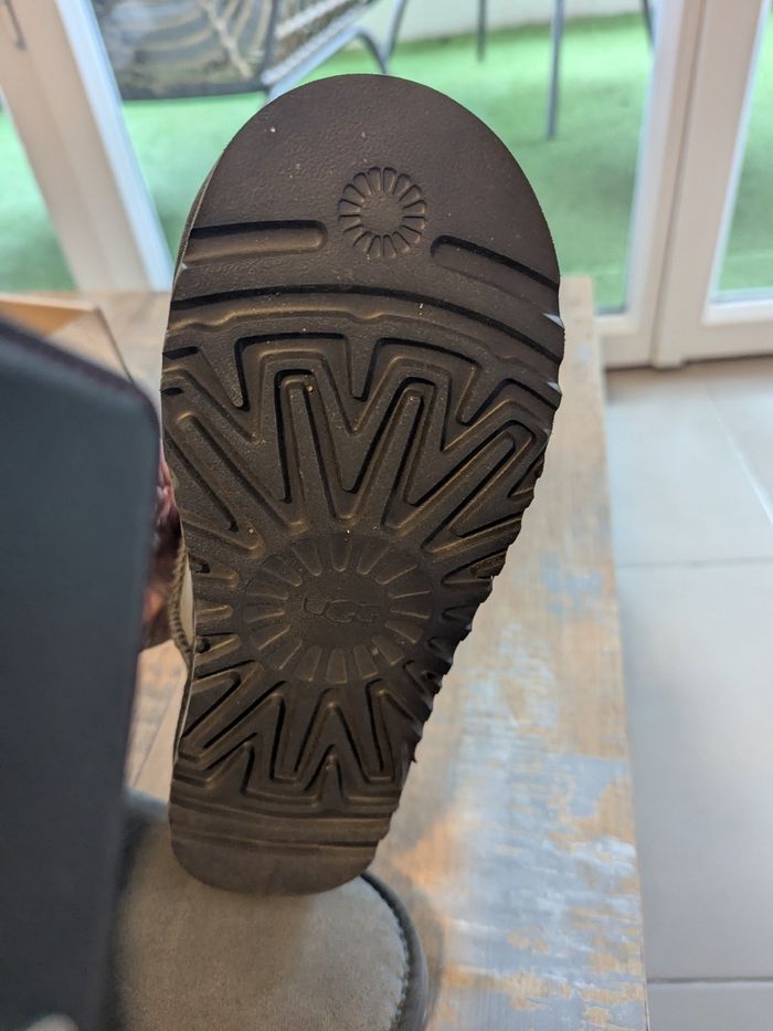 Ugg neuf grise - photo numéro 7