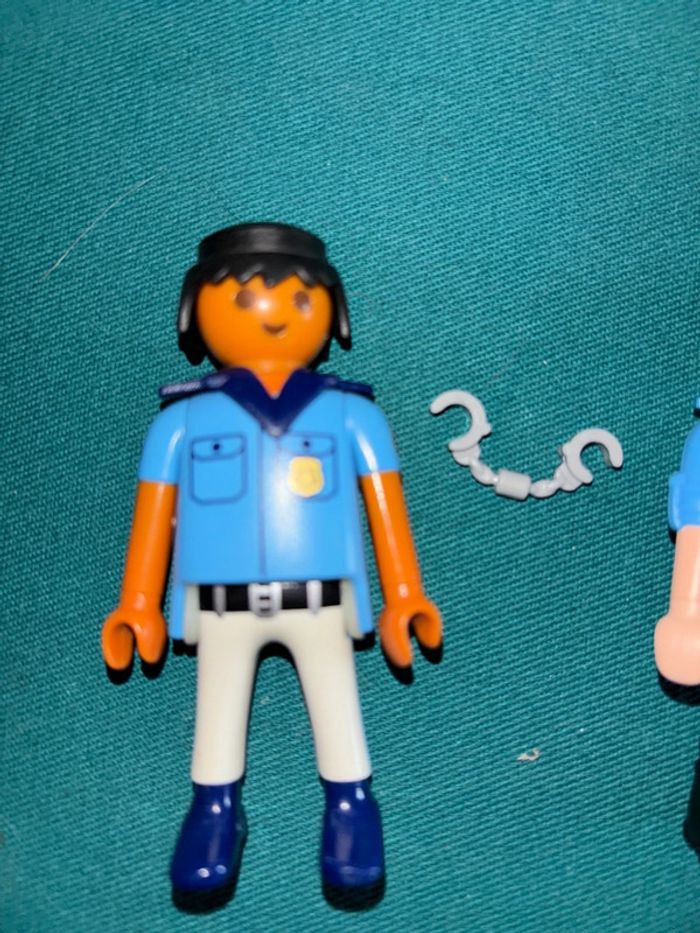 Lot 2 policiers et menottes playmobil - photo numéro 2