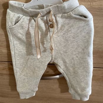 Jogging très bon état. 9 mois.
