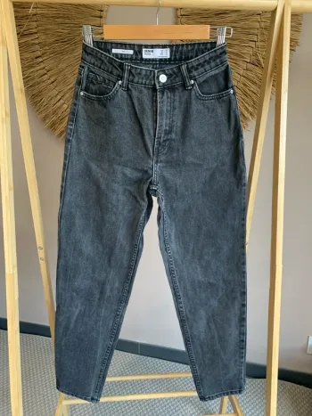 Jean Mom Bershka gris