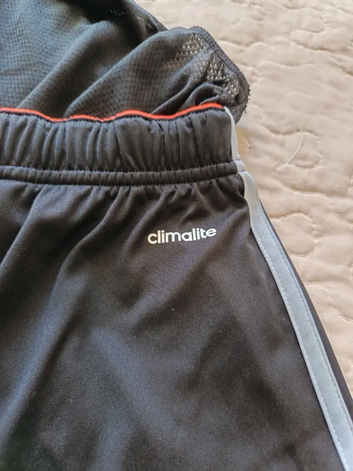 Short Adidas noir et orange taille S - photo numéro 8