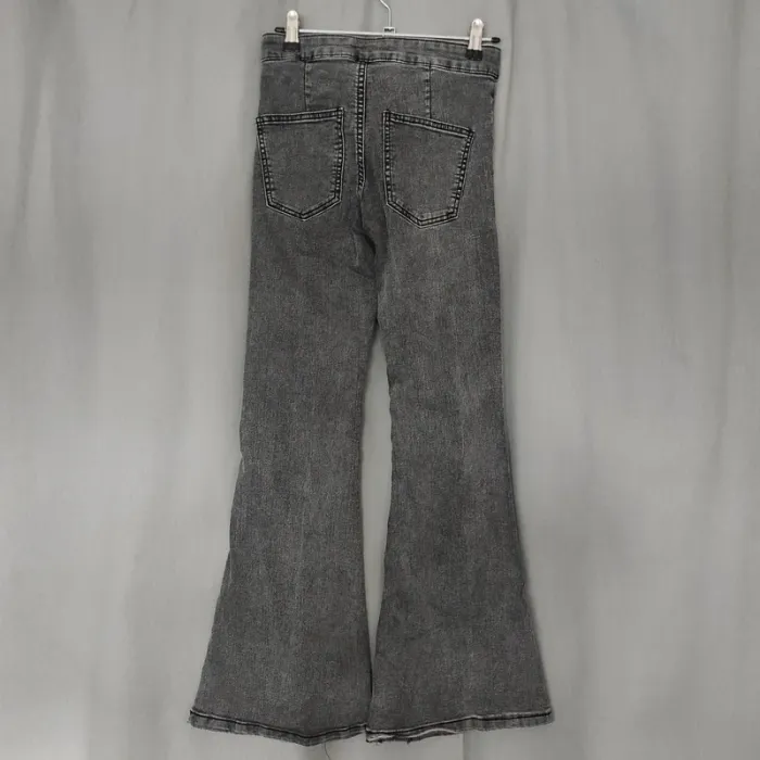 Beau jean type pattes d'éléphant - photo numéro 7