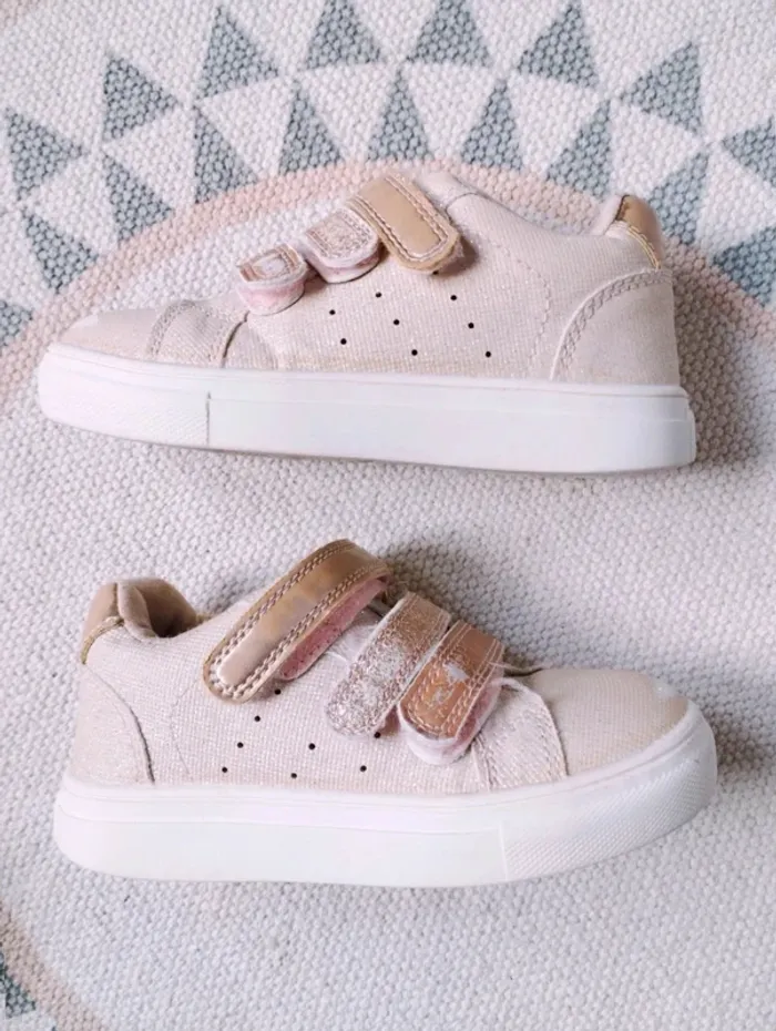 Lot de 2 paires de baskets T26 Bon État - photo numéro 5