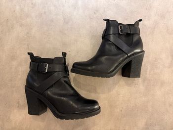 Bottines en cuir André pointure 38
