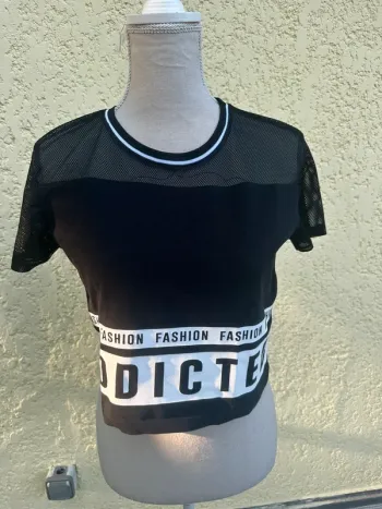T-shirt court ajouré noir et blanc - Jennyfer - Taille M 🤍🖤