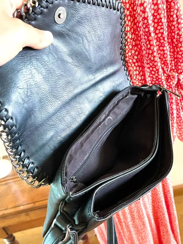 Sac à Main Noir Élégant avec Détails en Tresse et chaine brodé - photo numéro 11