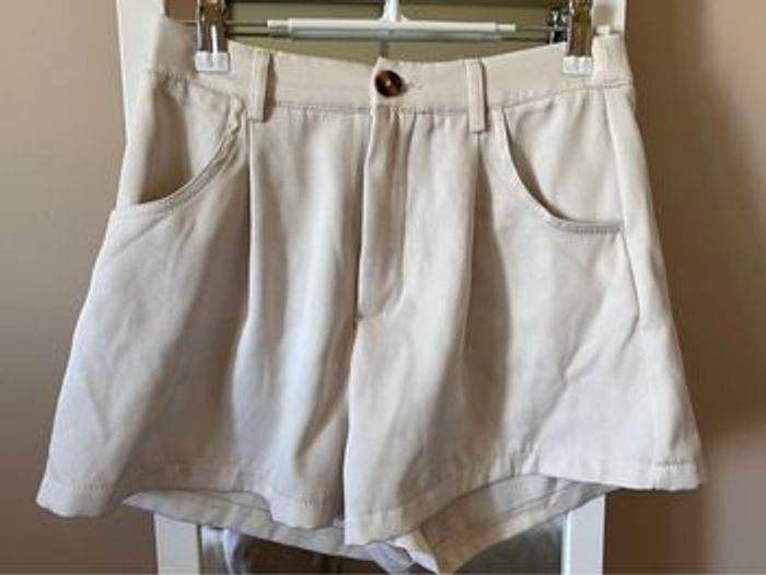 Short beige taille haute - photo numéro 2