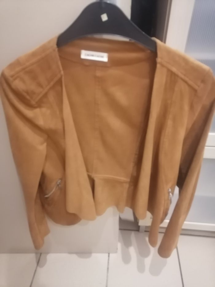 Veste femme  daim neuve 38 cache cache
