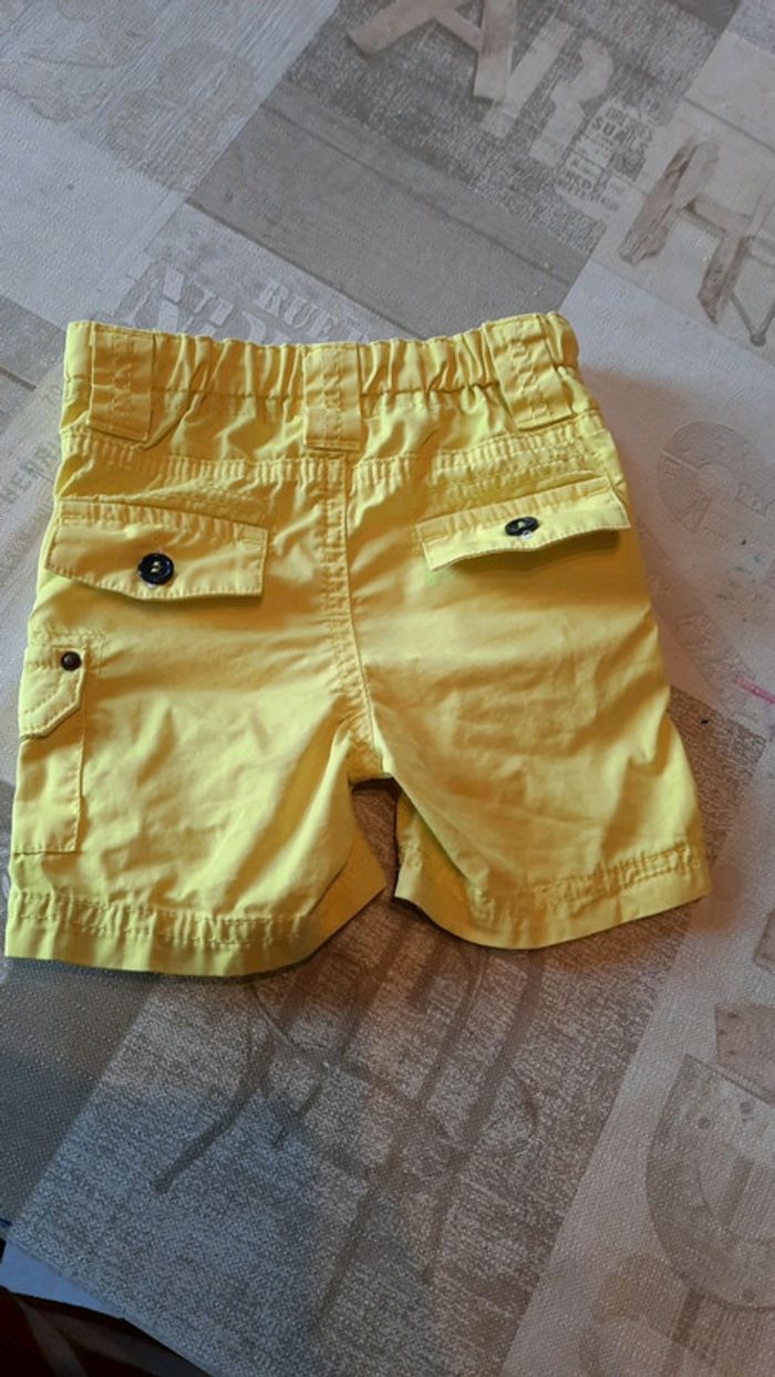 Short jaune - photo numéro 4