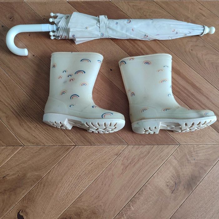 Lot bottes et parapluie - photo numéro 2