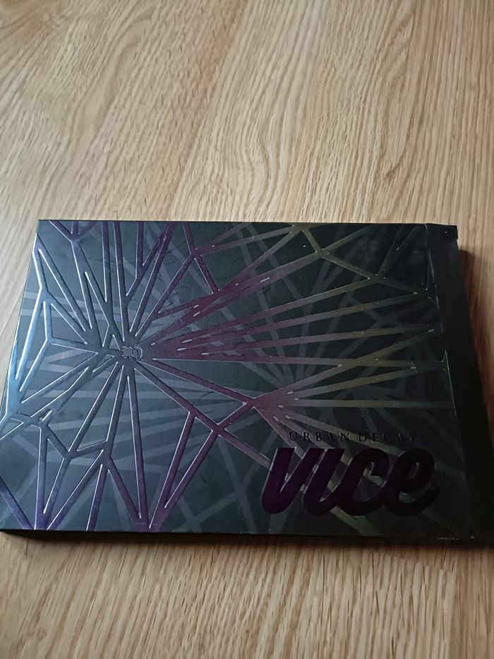 2 PALETTES URBAN DECAY VICE ET VICE AVEC SA POCHETTE NEUVES - photo numéro 4