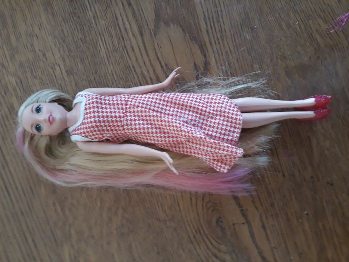 Lot de 3 Barbie avec 2 tenues chacune - photo numéro 8