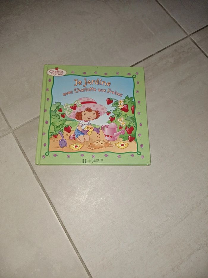 Je jardine avec Charlotte au Fraises