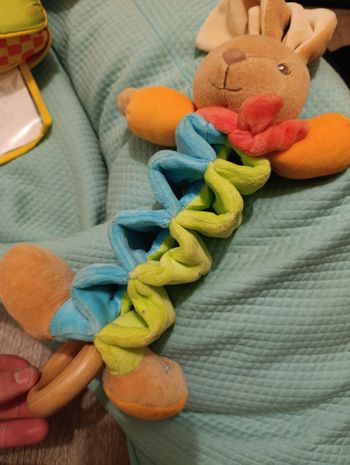 Peluche accordéon lapin Kaloo