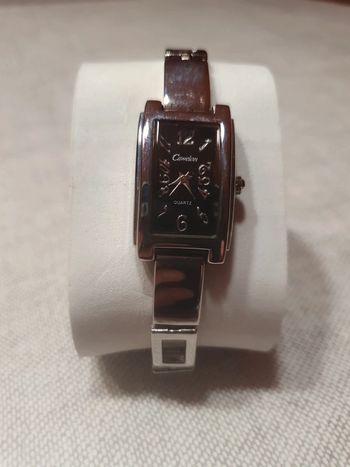 Montre fine argentée