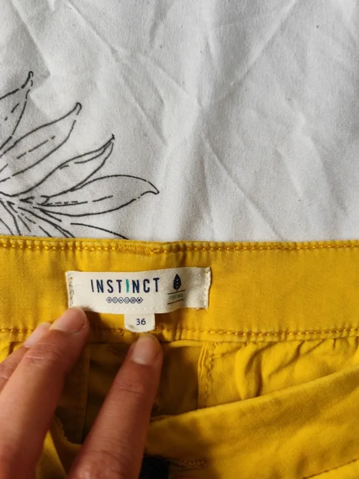 Magnifique Chino femme jaune soleil taille 36 - photo numéro 4