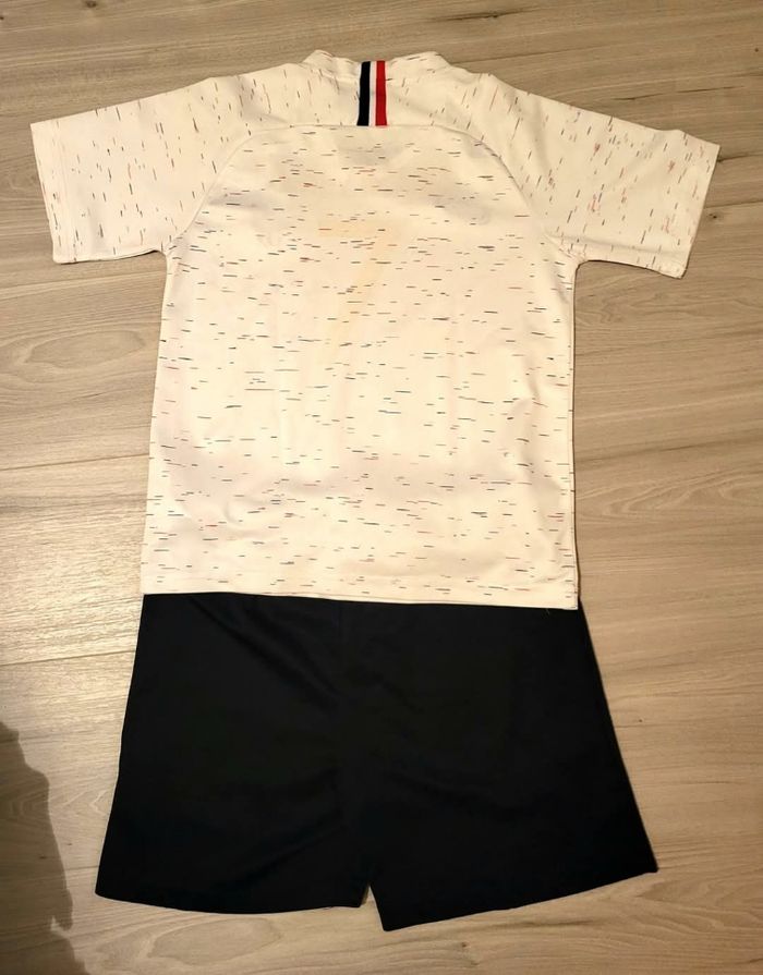 Tenue de foot 10 ans - photo numéro 2