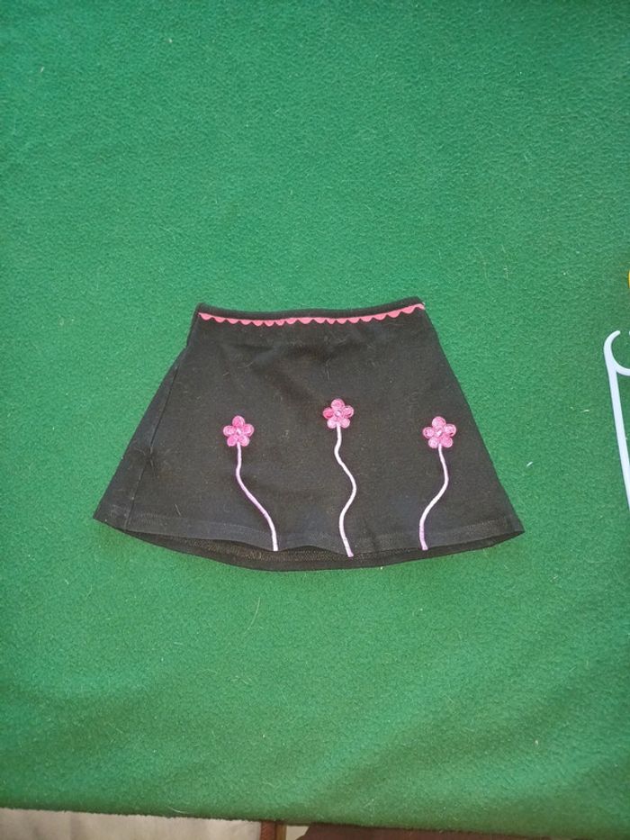 Petit môme 2 ans jupe fleurie