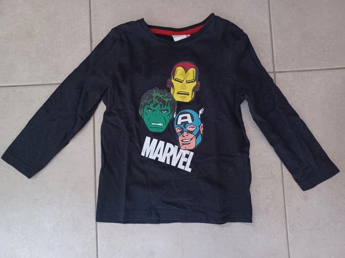 Tee-shirt Marvel neuf 5-6 ans