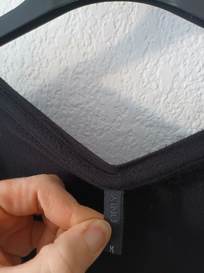 Haut manches longues noir uni Only taille M - photo numéro 2