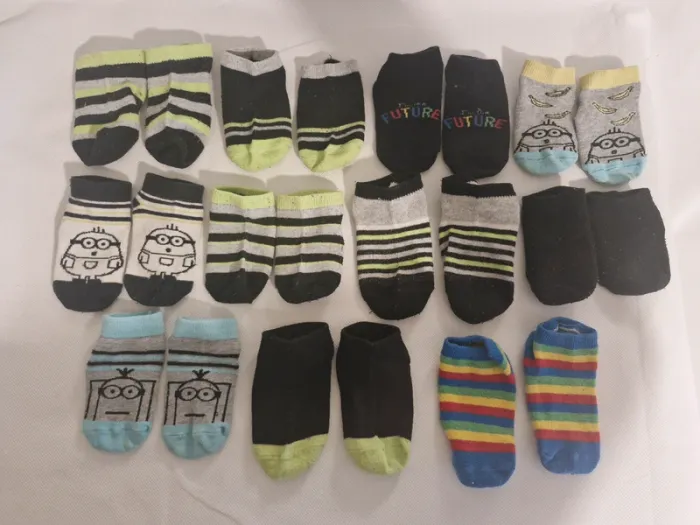 Lot de 11 paires de chaussettes soquettes 23-26 Ucs llc + modèles divers sans marque