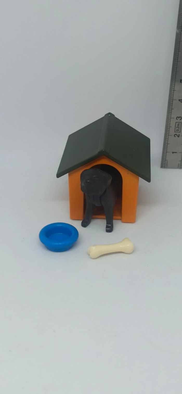 Chien noir avec niche os et gamelle playmobil