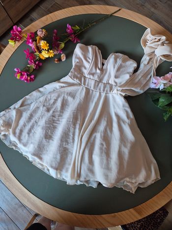 Robe bustier beige avec noeuf taille 38
