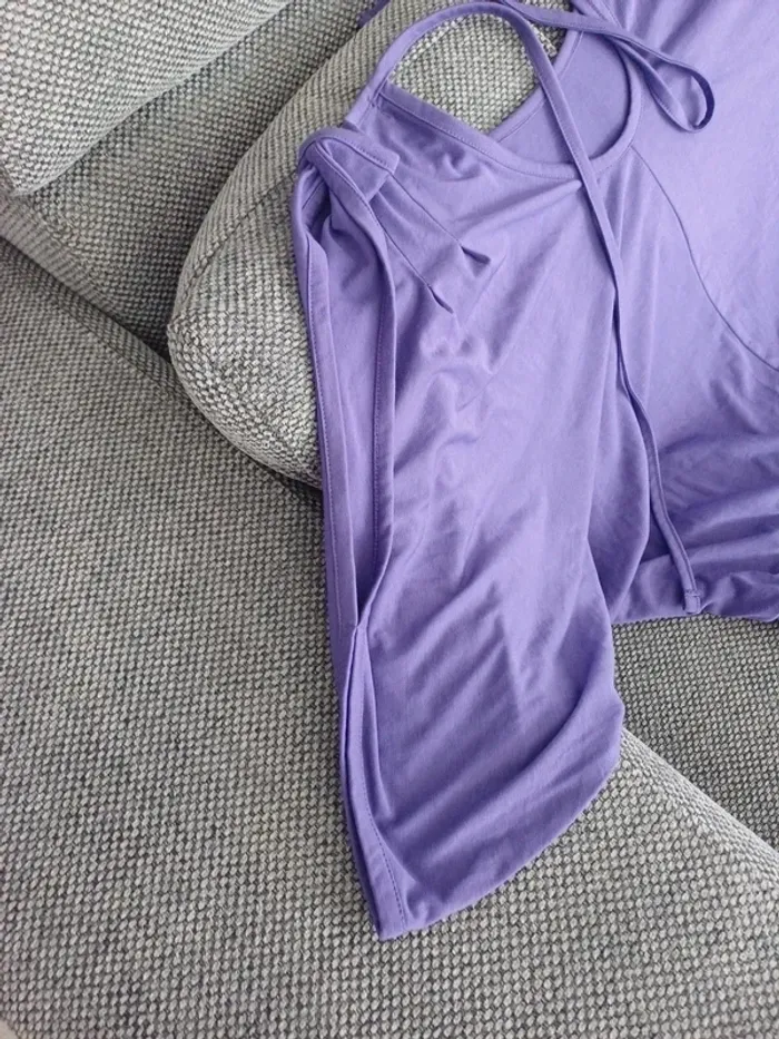 Joli haut violet avec ouverture sur les manche taille 40 - photo numéro 4