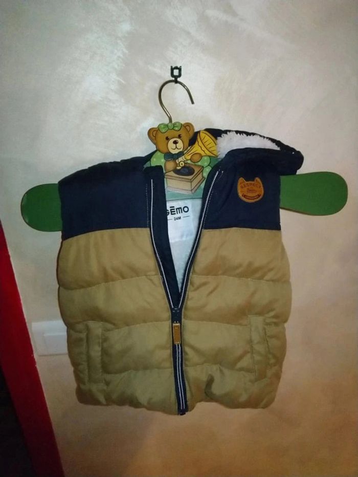 Superbe veste sans manche Gemo très chaude taille 24 mois comme neuve - photo numéro 3