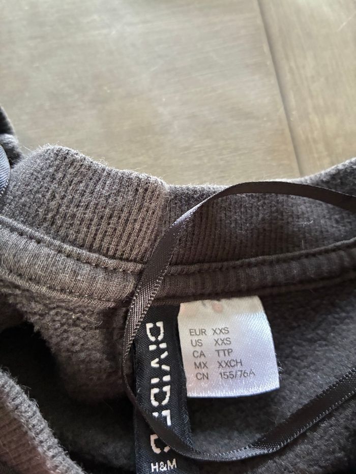 Sweat taille Xxs marque H&M - photo numéro 2