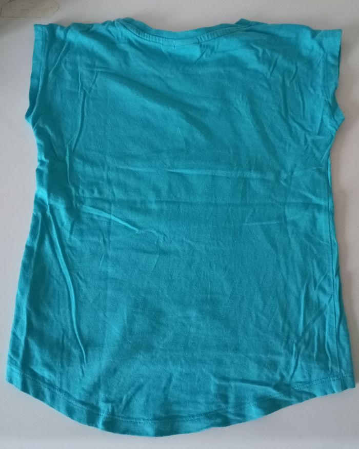 Tee-shirt, 5;ans , manches courtes, coton turquoise ,imprimé ,paillettes , Disney Reine des Neiges. Très bon état - photo numéro 3