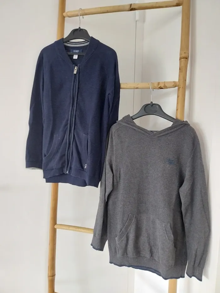 Une veste et un pull Okaïdi 8 ans