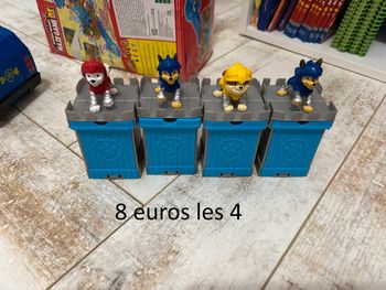 petites figurines chevaliers