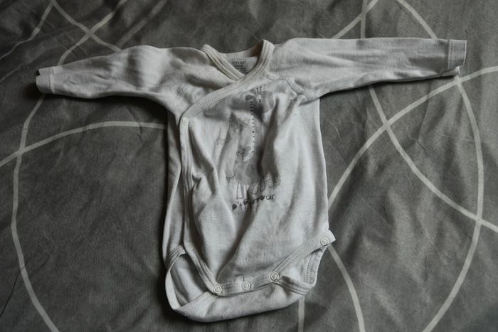 Lot bodies mixtes 3 mois - photo numéro 13