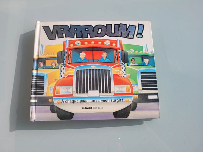 Superbe livre Pop-up Vrrroum! Mango jeunesse, À chaque page, un camion surgit! 62 - photo numéro 2