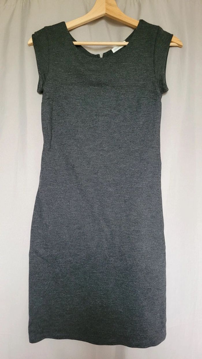 Robe grise manches courtes