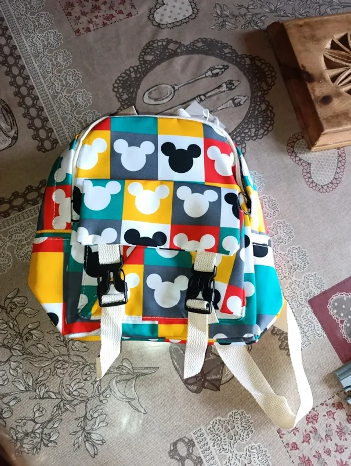 Cartable ou sac à dos Mickey Disney neuf avec étiquette