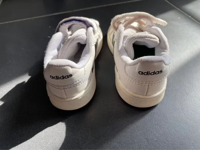 Baskets Adidas taille 24 - photo numéro 4