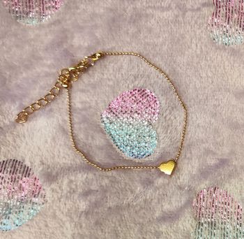 Bracelet doré avec breloque cœur ajustable