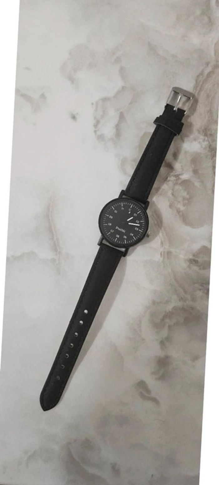 Montre noire - photo numéro 2