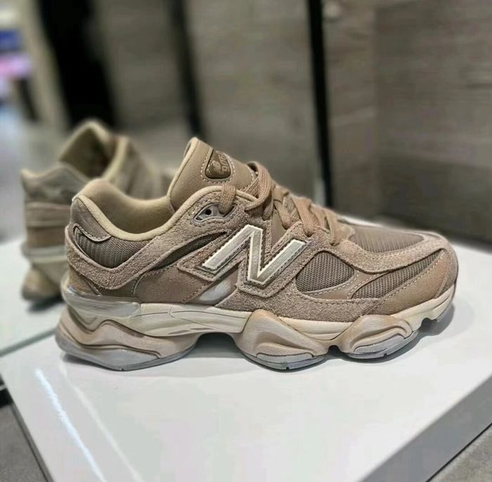 New Balance 9060 Marron 41.5