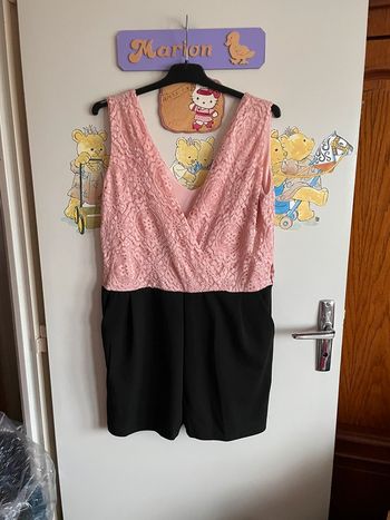 Combishort rose et noir, taille unique.