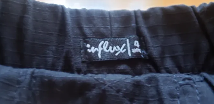 Pantalon fin neuf - photo numéro 3