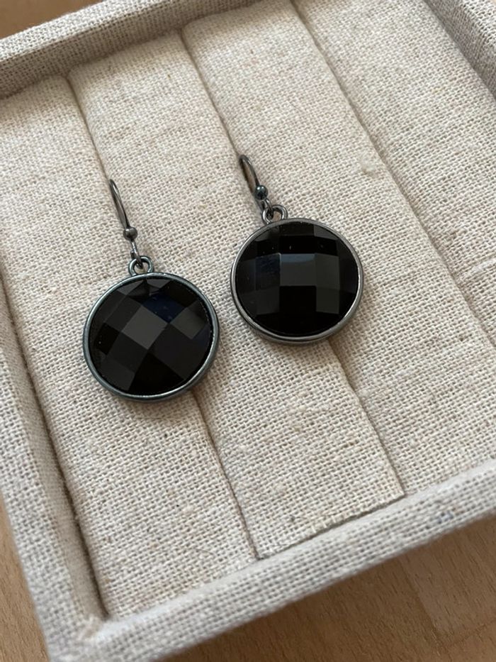 Boucles d’oreilles noires - photo numéro 3