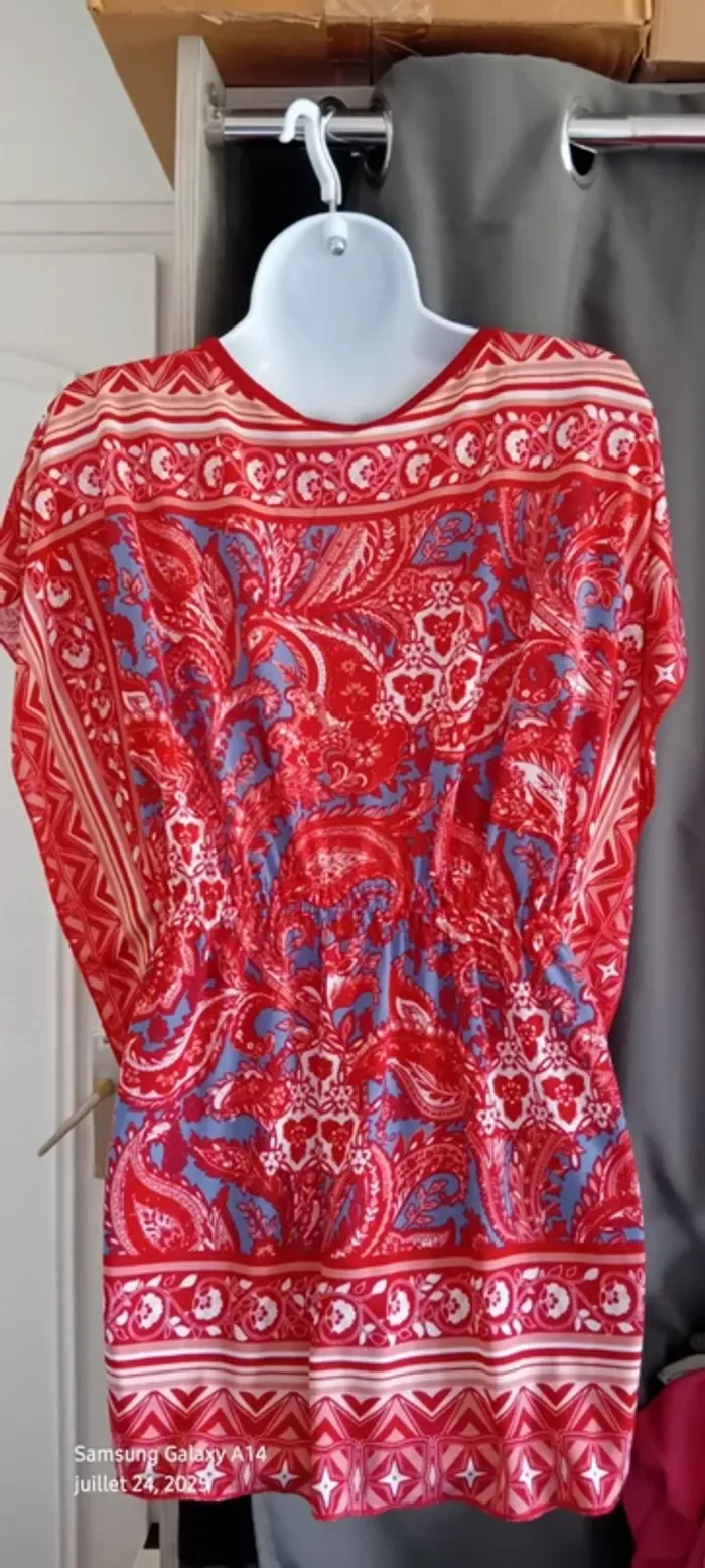 Tunique poncho manches papillon volantées motif floral rouge femme Taille 2 Toumaï - photo numéro 10