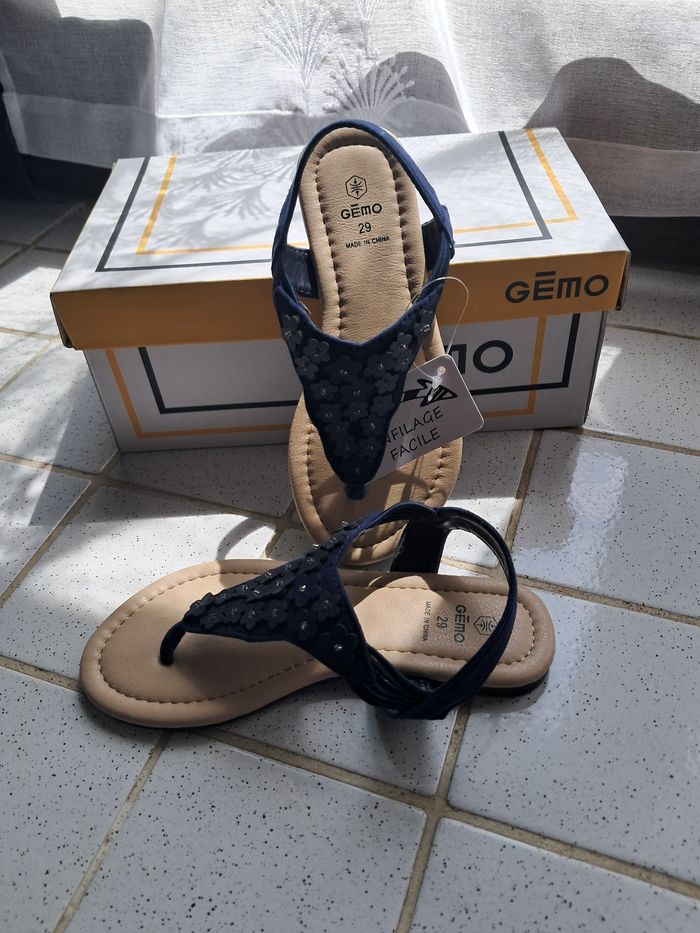 Sandales bleu marines neuves  taille 29 - photo numéro 2